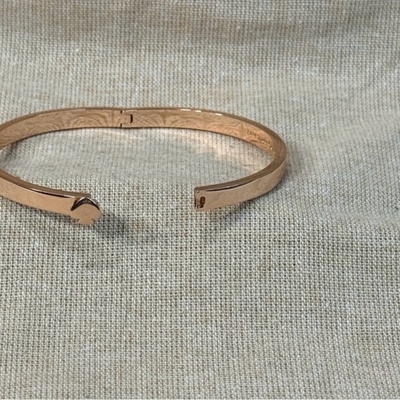 Kate Spade Heritage Spade Thin Metal Button Bangle rose gold - Picture 4 of 4